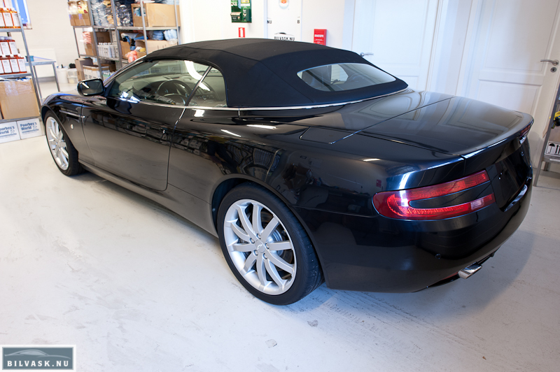 Aston Martin inden polering bagfra 