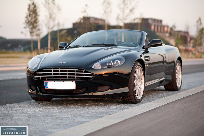 Aston Martin skråt forfra efter Karma Car Care polering 